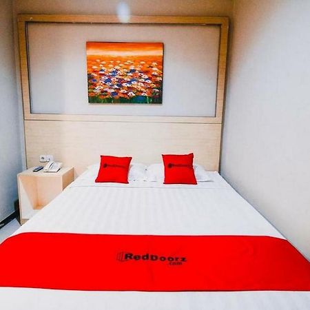 Reddoorz Plus Near Sultan Hasanuddin Airport Макасар Экстерьер фото