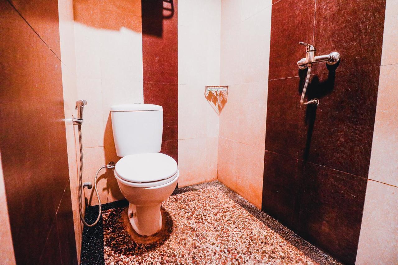 Reddoorz Plus Near Sultan Hasanuddin Airport Макасар Экстерьер фото