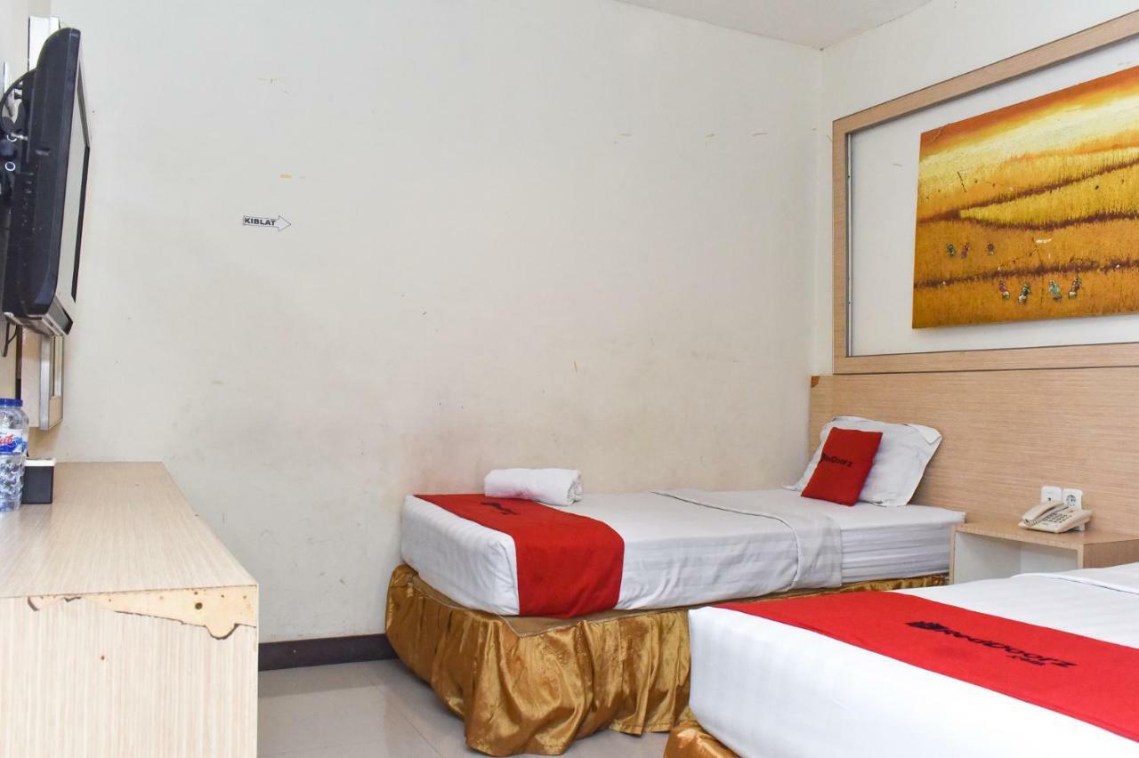 Reddoorz Plus Near Sultan Hasanuddin Airport Макасар Экстерьер фото