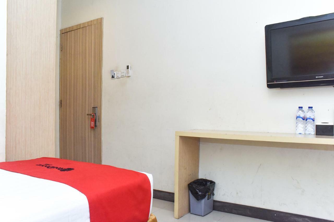 Reddoorz Plus Near Sultan Hasanuddin Airport Макасар Экстерьер фото