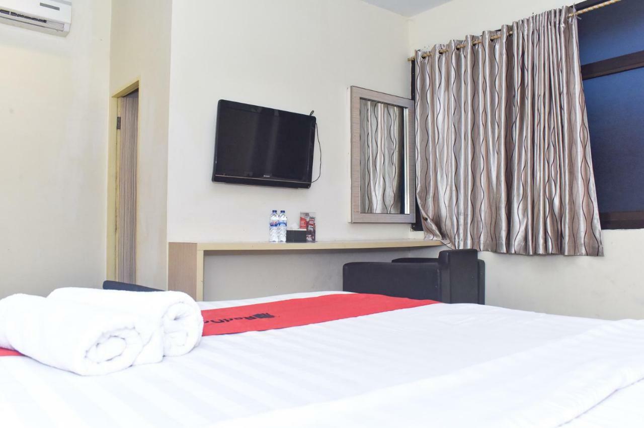 Reddoorz Plus Near Sultan Hasanuddin Airport Макасар Экстерьер фото