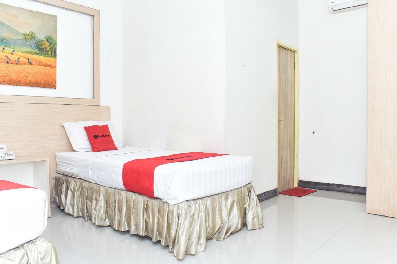 Reddoorz Plus Near Sultan Hasanuddin Airport Макасар Экстерьер фото