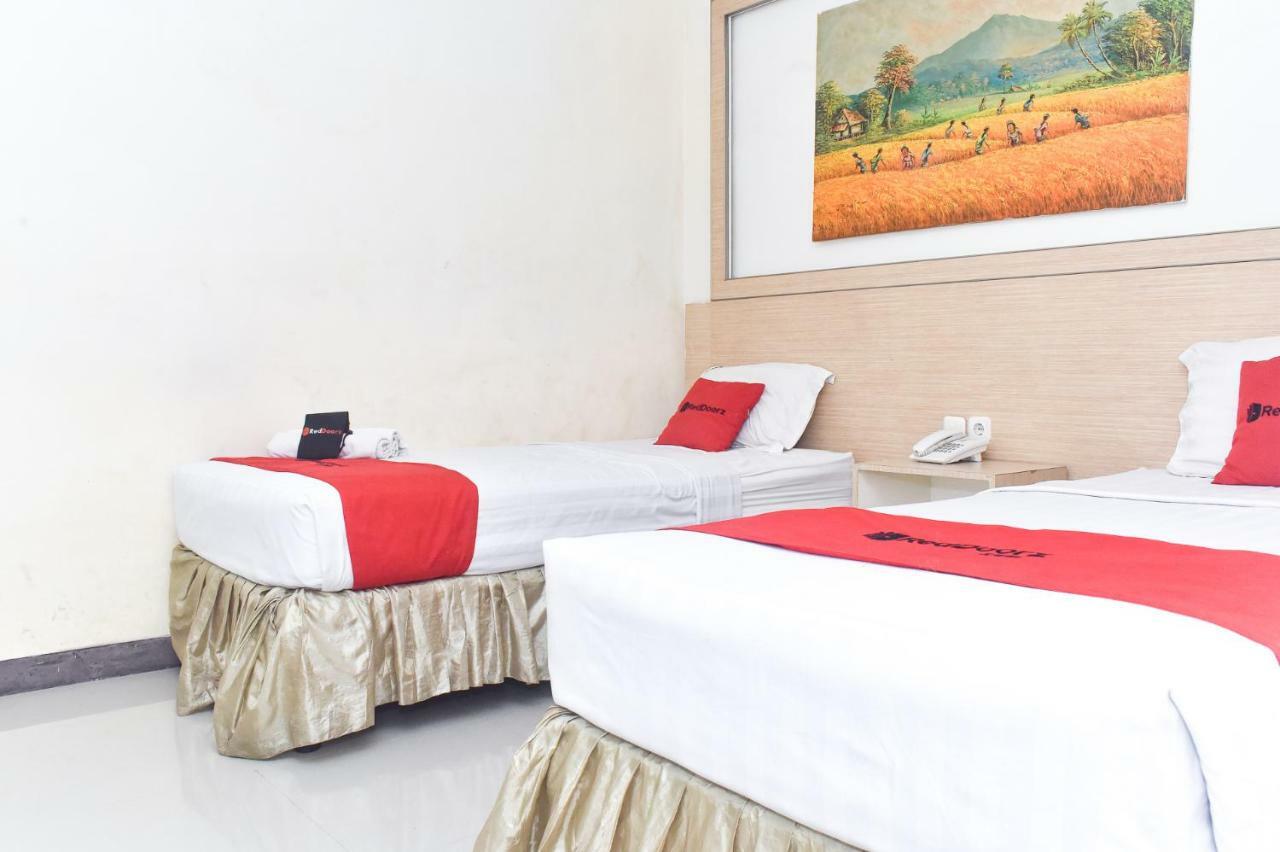 Reddoorz Plus Near Sultan Hasanuddin Airport Макасар Экстерьер фото