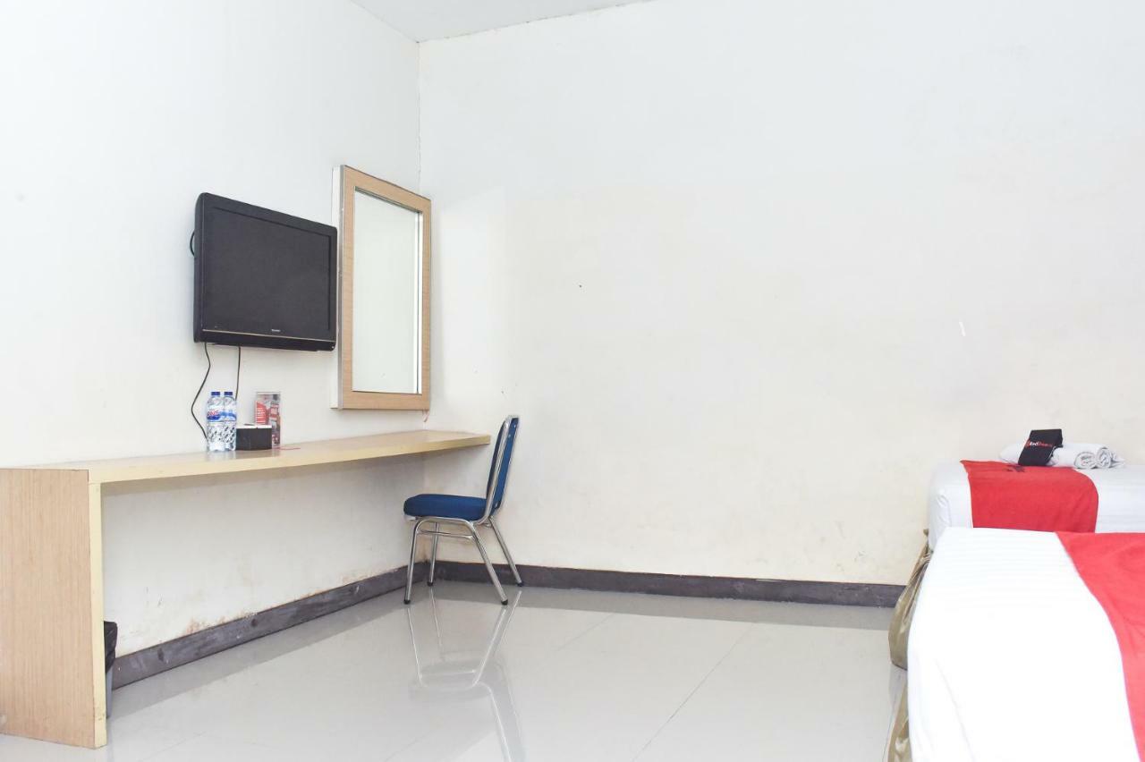 Reddoorz Plus Near Sultan Hasanuddin Airport Макасар Экстерьер фото