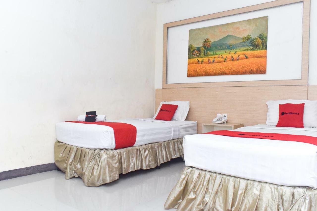 Reddoorz Plus Near Sultan Hasanuddin Airport Макасар Экстерьер фото