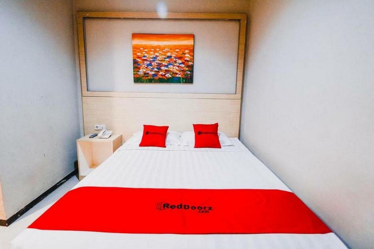 Reddoorz Plus Near Sultan Hasanuddin Airport Макасар Экстерьер фото