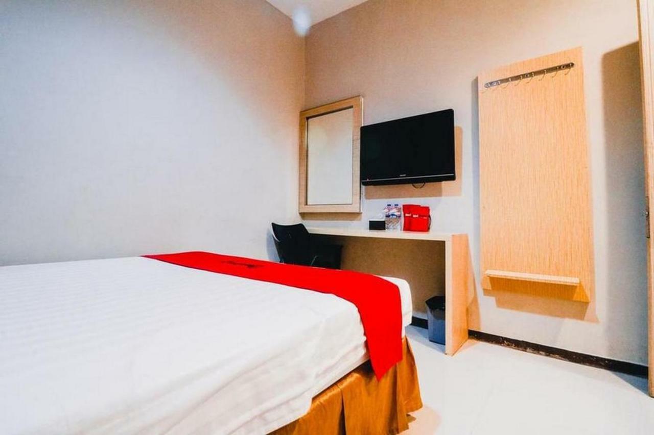 Reddoorz Plus Near Sultan Hasanuddin Airport Макасар Экстерьер фото