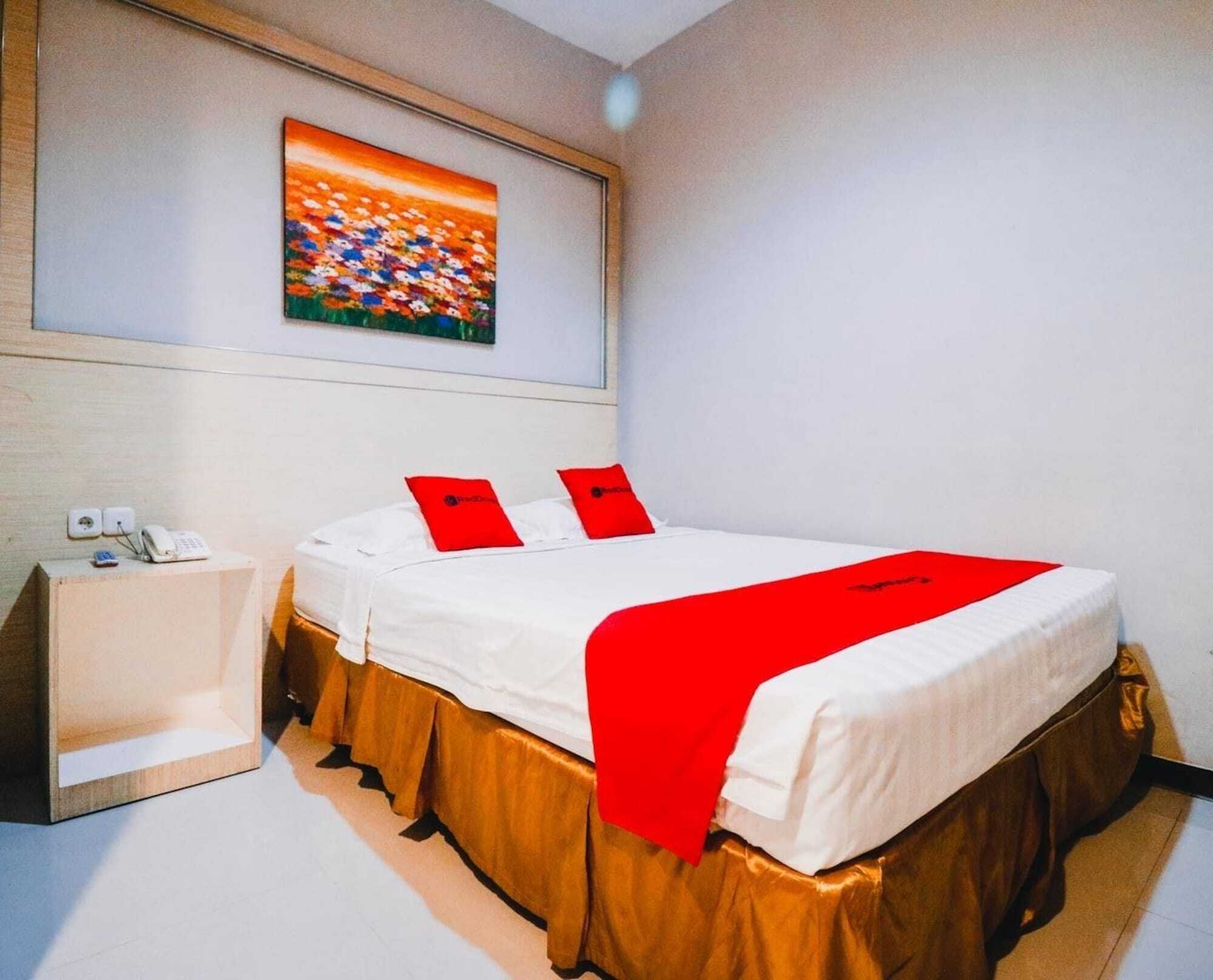 Reddoorz Plus Near Sultan Hasanuddin Airport Макасар Экстерьер фото